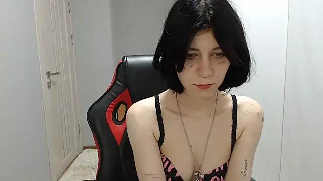 TinaQuiin online show from 09.16.25