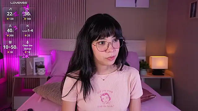 aprilqueenie online show from 05.18.26