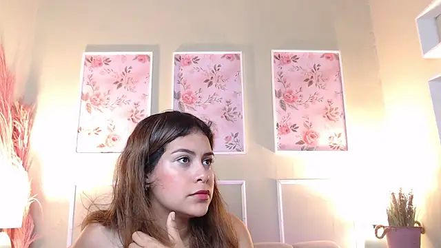 Snapshot of CurlyDani chatting on 02.21.26 CurlyDani online show from 02.21.26