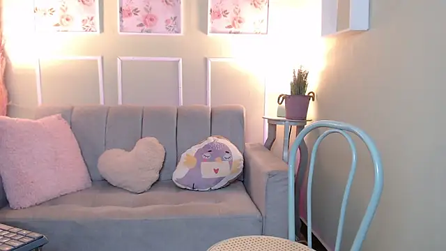 Snapshot of CurlyDani chatting on 02.28.26 CurlyDani online show from 02.28.26