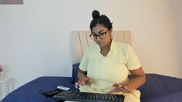 Snapshot of _Miaa_khalifa_ chatting on 04.24.26 Miaa khalifa online show from 04.24.26