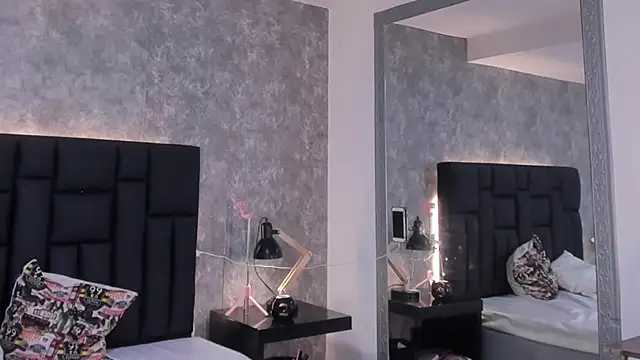 crystaldarliing online show from 11.17.25