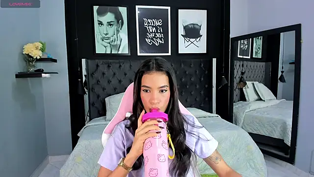 kitty collins  online show from 10.02.25