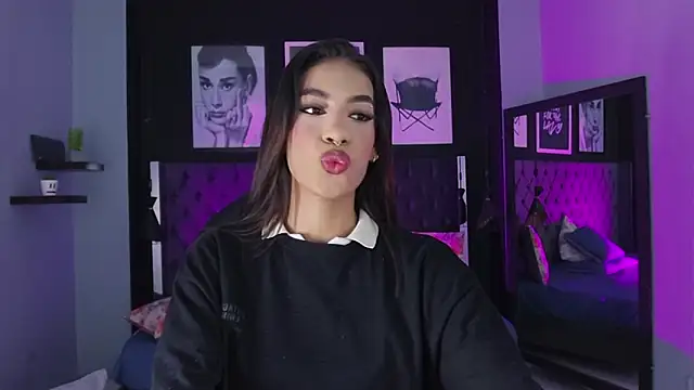 Snapshot of kitty_collins_ chatting on 02.11.26 kitty collins online show from 02.11.26