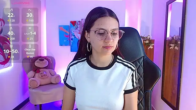 AlanaGarcia19 online show from 12.18.25