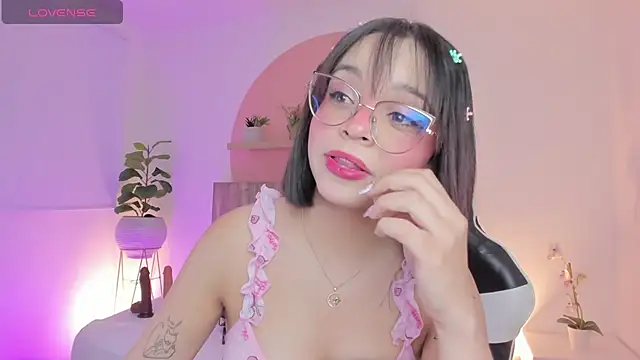 Clara Luu online show from 04.09.26