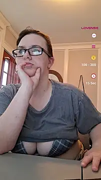 Snapshot of queenpeaches121 chatting on 04.02.26 queenpeaches121 online show from 04.02.26