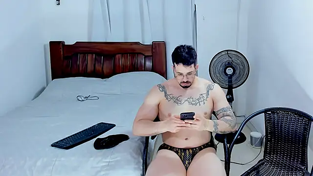 Snapshot of Hunter_Hoott chatting on 07.18.26 Hunter Hoott online show from 07.18.26