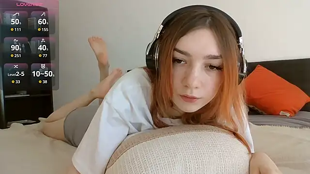 Snapshot of RedheadMisty chatting on 09.12.25 RedheadMisty online show from 09.12.25