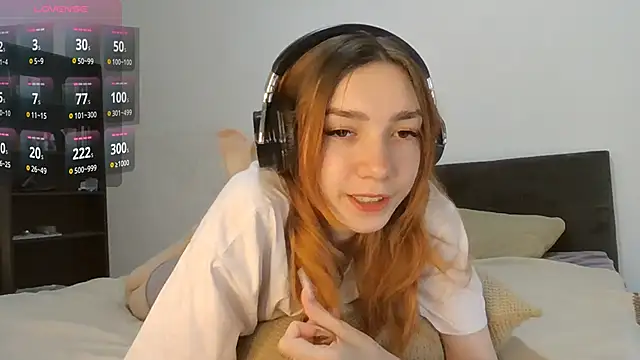 Snapshot of RedheadMisty chatting on 09.20.25 RedheadMisty online show from 09.20.25