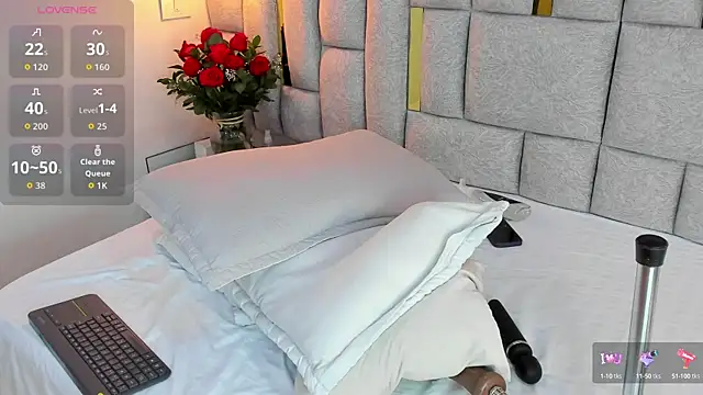 Snapshot of susan_morgans chatting on 09.24.25 susan morgans online show from 09.24.25