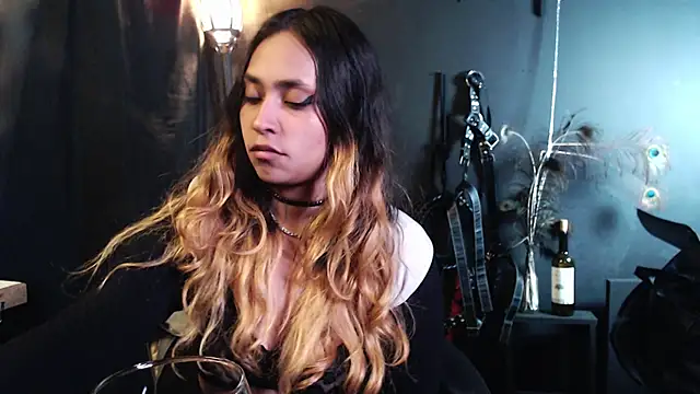 Snapshot of SabaTheCourtesan chatting on 10.03.25 SabaTheCourtesan online show from 10.03.25