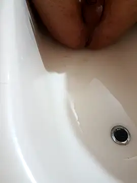 Snapshot of Mm7oon_bnat chatting on 10.24.25 Mm7oon bnat online show from 10.24.25