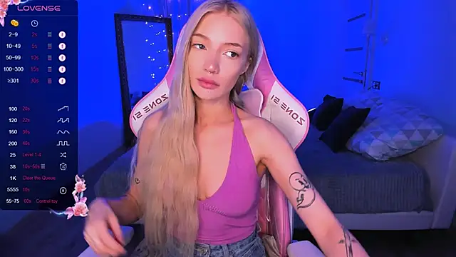 AnyaTaylor  online show from 09.14.25