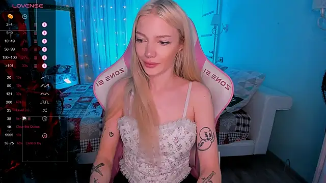 AnyaTaylor  online show from 01.07.26