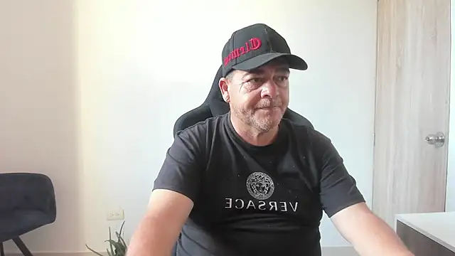 Snapshot of massimo_dannger chatting on 09.25.25 massimo dannger online show from 09.25.25