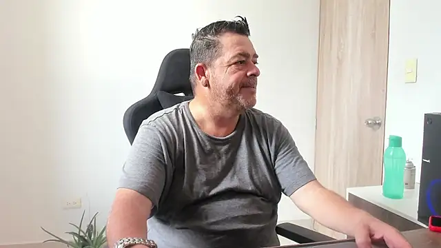 Snapshot of massimo_dannger chatting on 10.14.25 massimo dannger online show from 10.14.25