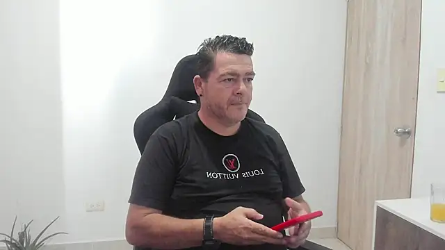 Snapshot of massimo_dannger chatting on 10.28.25 massimo dannger online show from 10.28.25