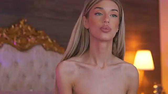 Snapshot of EllieRedd chatting on 10.15.25 EllieRedd online show from 10.15.25