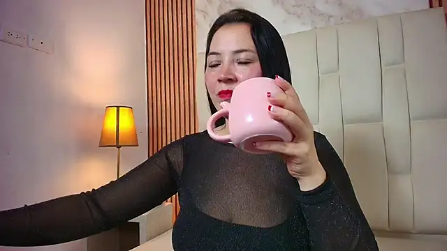 Snapshot of CharlotteSchmidtt chatting on 11.26.25 CharlotteSchmidtt online show from 11.26.25