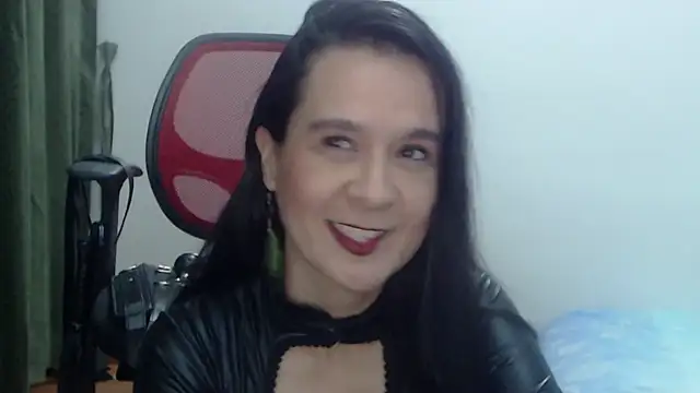 Snapshot of Aileendarkhot chatting on 11.24.25 Aileendarkhot online show from 11.24.25