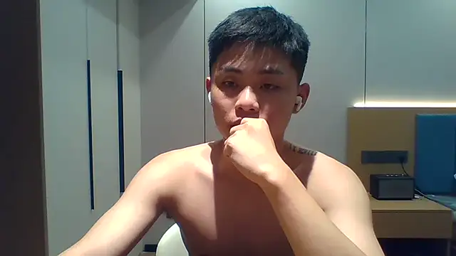 Snapshot of jensenyep chatting on 10.05.25 jensenyep online show from 10.05.25