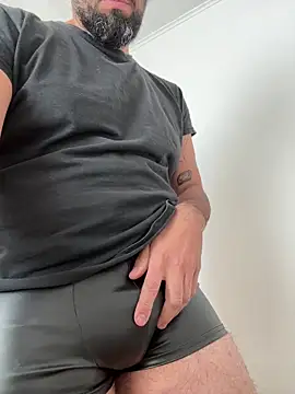 Snapshot of elpeaciente chatting on 10.31.25 elpeaciente online show from 10.31.25