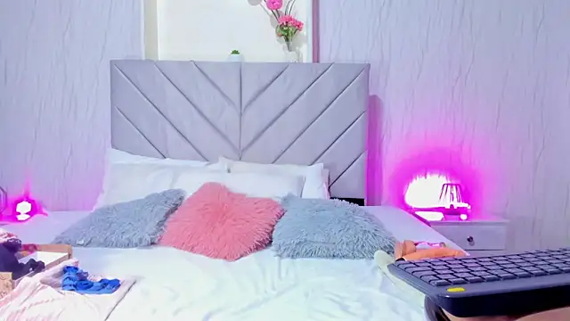 Victoria Guzman online show from 11.04.25