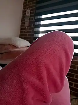 Snapshot of Ternura_Prohibida chatting on 11.25.25 Ternura Prohibida online show from 11.25.25