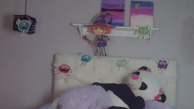 Snapshot of _Aiitanaa_ chatting on 10.26.25 Aiitanaa online show from 10.26.25