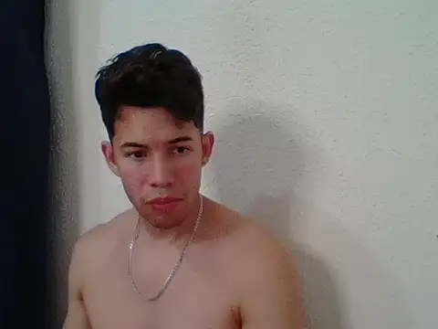 Maxtaylor18 online show from 10.28.25