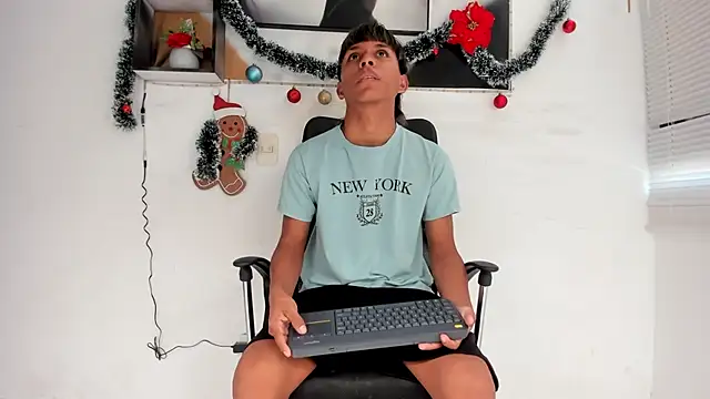 tyler twink boy online show from 12.16.25