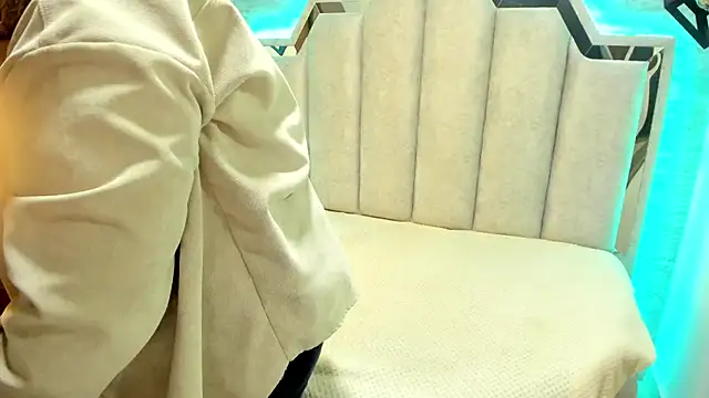  Emily rosee  online show from 09.27.25