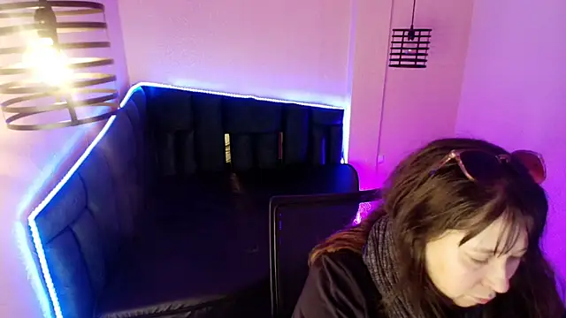  Emily rosee  online show from 12.02.25