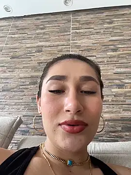 Isa Villamarin online show from 10.14.25