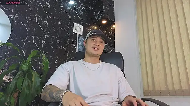 Snapshot of Alexander_ferre chatting on 05.01.26 Alexander ferre online show from 05.01.26