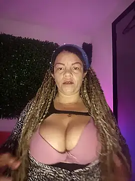 Snapshot of Eva_Luxei chatting on 10.16.25 Eva Luxei online show from 10.16.25