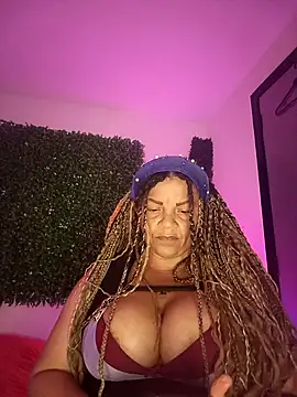 Snapshot of Eva_Luxei chatting on 10.17.25 Eva Luxei online show from 10.17.25