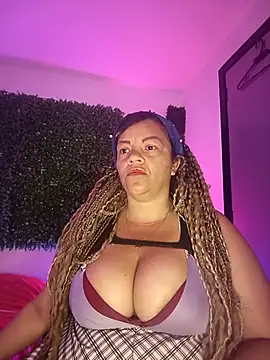 Snapshot of Eva_Luxei chatting on 10.22.25 Eva Luxei online show from 10.22.25