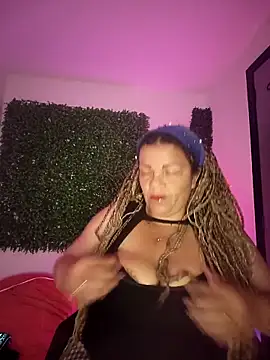 Snapshot of Eva_Luxei chatting on 10.27.25 Eva Luxei online show from 10.27.25