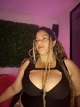 Snapshot of Eva_Luxei chatting on 10.28.25 Eva Luxei online show from 10.28.25