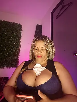 Snapshot of Eva_Luxei chatting on 11.29.25 Eva Luxei online show from 11.29.25