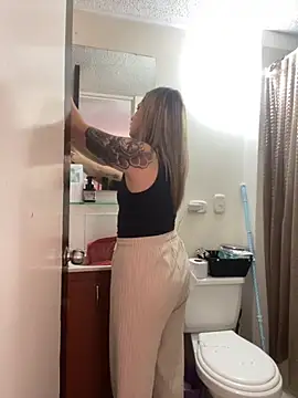 Snapshot of MorganHot0809 chatting on 11.19.25 MorganHot0809 online show from 11.19.25