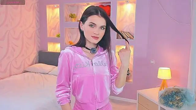 Snapshot of TeriRipka chatting on 11.26.25 TeriRipka online show from 11.26.25