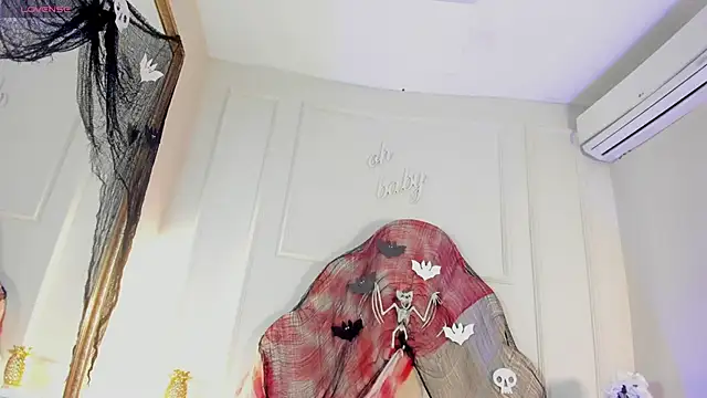 Snapshot of Cloedurant chatting on 10.27.25 Cloedurant online show from 10.27.25