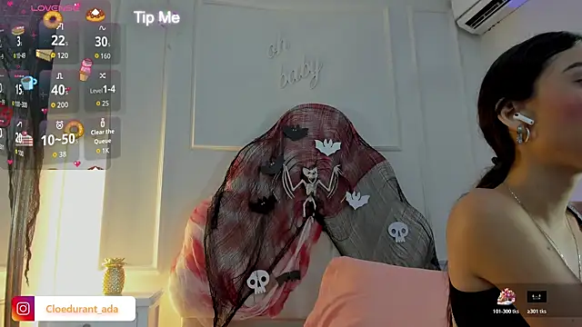 Snapshot of Cloedurant chatting on 10.29.25 Cloedurant online show from 10.29.25