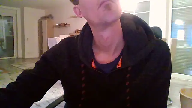 Snapshot of Trockenbau chatting on 11.21.25 Trockenbau online show from 11.21.25