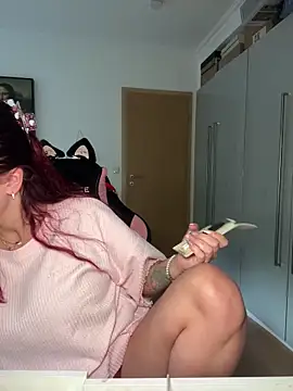 Snapshot of OliviaaFischer chatting on 04.19.26 OliviaaFischer online show from 04.19.26