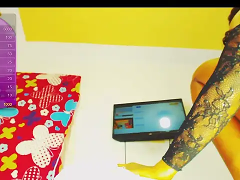 Snapshot of Sara_hot12112 chatting on 09.11.25 Sara hot12112 online show from 09.11.25