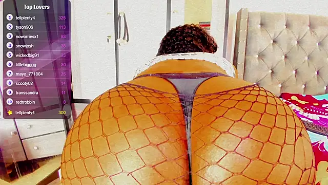 Snapshot of Sara_hot12112 chatting on 10.19.25 Sara hot12112 online show from 10.19.25